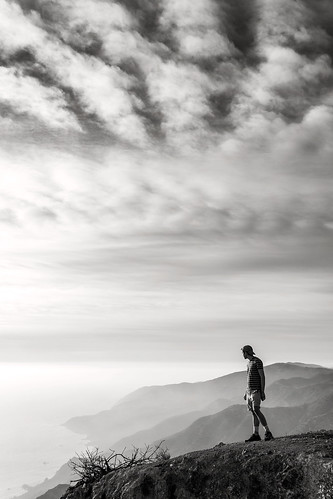 winter sky bw cliff white mist man black guy nature clouds standing canon landscape person haze december hiking hills pacificocean catalinaisland coastline southerncalifornia avalon sl1 ridges abyss thepalisades lonetreepoint sigma18250mmf3563dcmacrooshsm catalinaconservancy