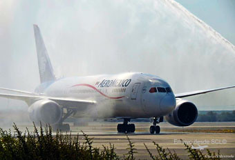 Aeromexico B787-8 inaugural a SCL (Issan Valenzuela)