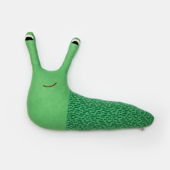 peluche-babosa-slug-saracarr-Henry the Slug Lambswool Plush Toy