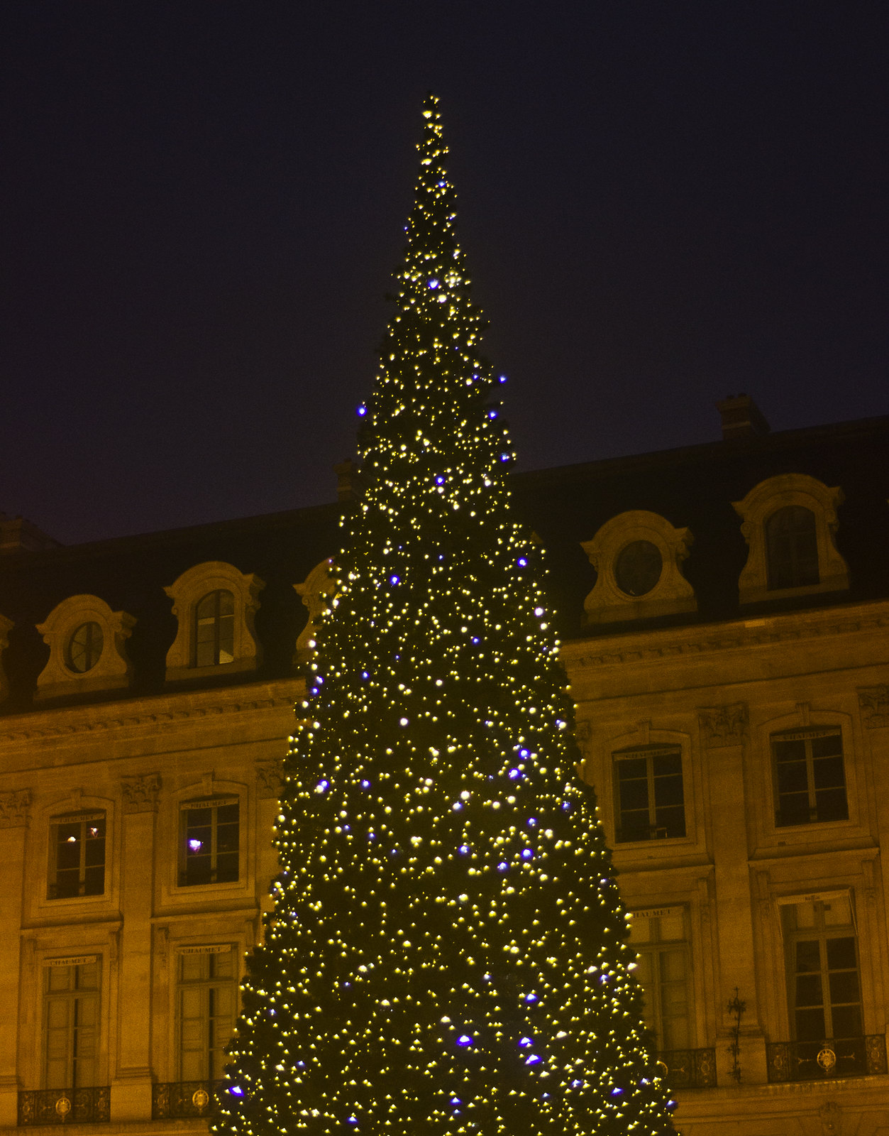 paris december christmas holiday holidays tapeparade blog landmark location vacation