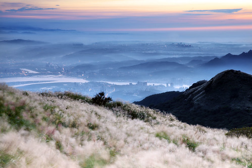 park sunset grass canon silver landscape taiwan explore national 夕陽 taipei 台灣 台北 夜景 陽明山 hy bai 七星山 觀音山 大屯山 落日 二子山 國家公園 yangminshan 芒草 芒花 explored 助航站 fave50 fave100 datuanshan