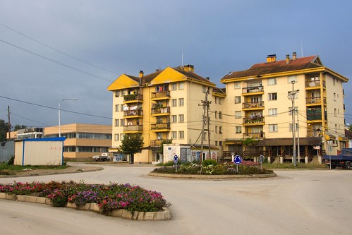 building yellow nikon kosovo appartment vitina d5100 витина yellowappartmentbuilding