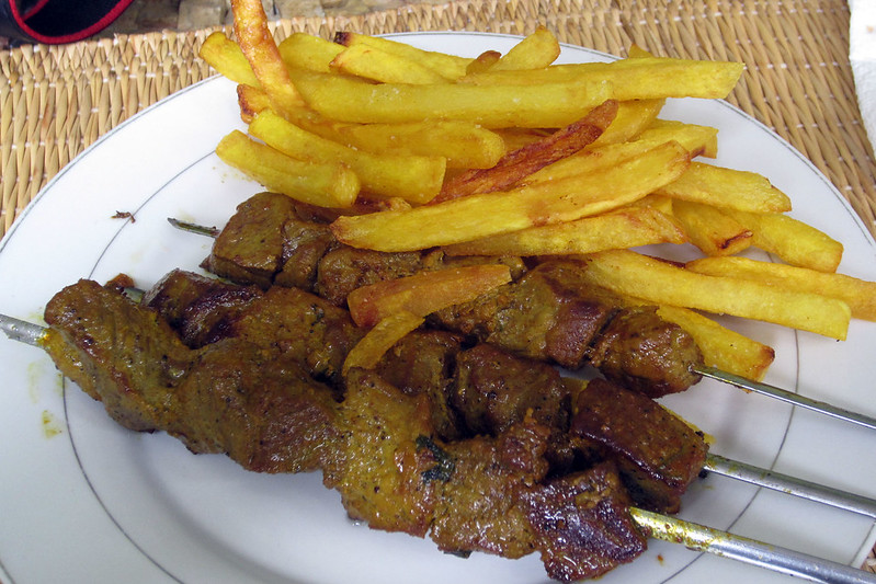 Beef skewers and chips