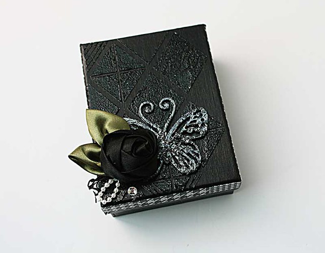 The-black-gift-box-by-Yvonne-Yam-for-The-Crafter's-Workshop
