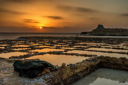 seascape beach sunrise canon landscape eos rocks mediterranean malta efs gozo saltpans f3556 70d xwejni 1585mm ilqolla