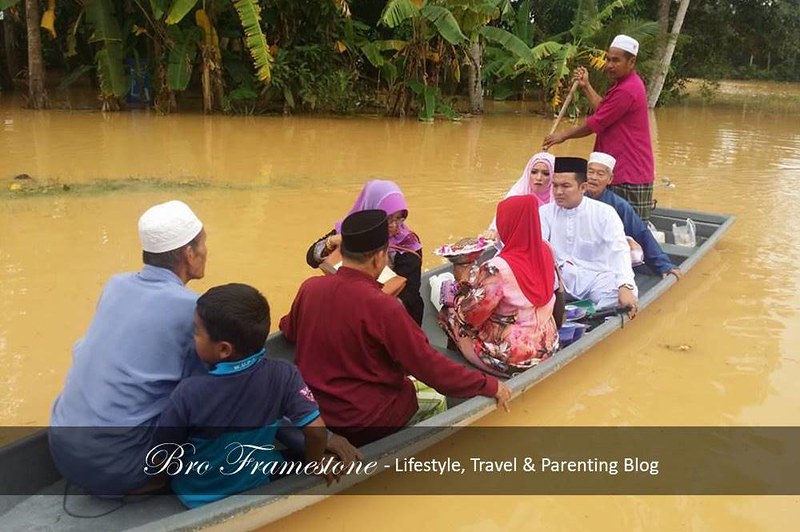 Tragedi Banjir Disember 2014 : Pengantin Naik Bot Pergi Nikah