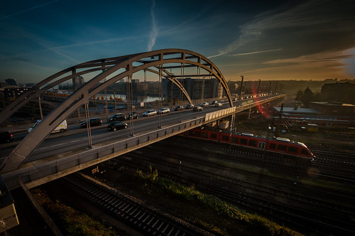 morning bridge cars train sunrise germany harbor infrastructure rails trafficjam kiel schleswigholstein hörn gablenzbrücke dehörn