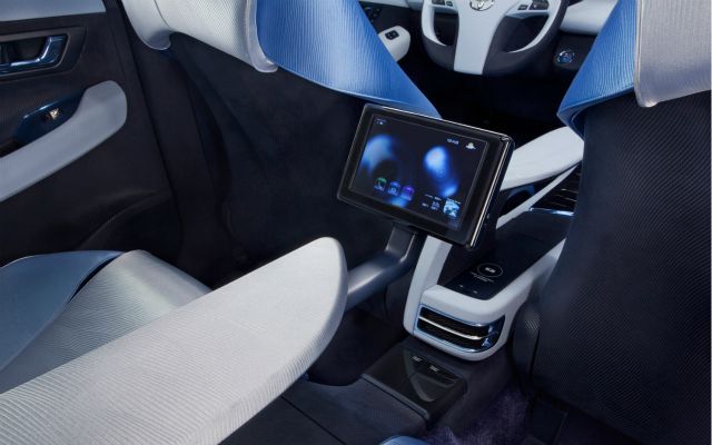 1_toyota-fcv-r-concept-interior-rear-seats.jpg