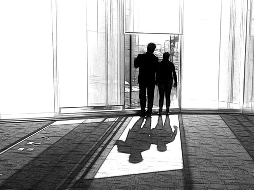 bw ventana window personas pareja pair mirada view vista edificio building cdmx méxico mexico fractalius editada edited ps contraluz backlight sombra shadow luz light oficina office inicio begining contraste contrast highlight resplandor shining alfombra carpet cristal vidrio