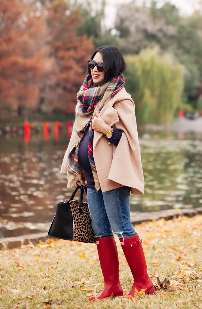 cute & little blog | petite fashion | maternity bumpstyle third trimester 33 weeks | khaki cape, plaid blanket scarf, clare v sandrine leopard satchel, hunter tour red boots | fall winter outfit