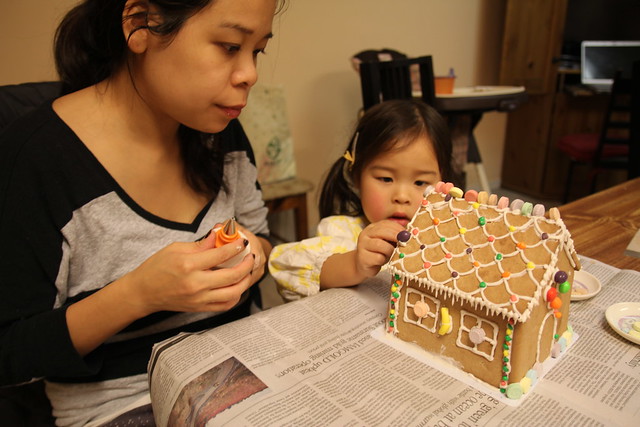 decorating the gingerbread house
