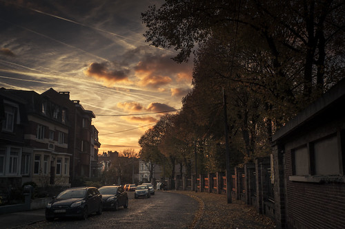 street city autumn light sunset sky sun cars clouds automne lumix twilight europe belgium belgique belgie panasonic ciel lumiere nuages rue liege crepuscule ville gilderic lx3 dmclx3 grivegnee