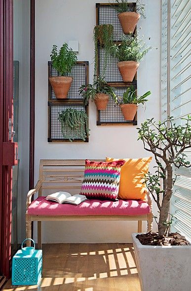 10 Mind-Blowing Flower Decorations for Small Balconies