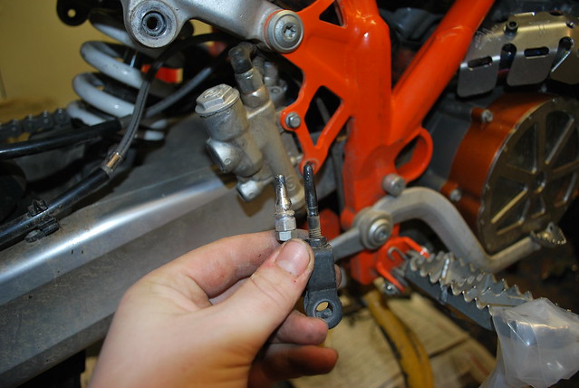 Installing a Rekluse left hand rear brake on a KTM Adventure | www ...