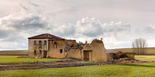 verde casa adobe ruinas panoramica nublado nuve