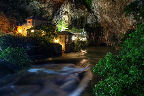 river spring shrine dusk mostar bosnia muslim cave tekke hercegovina blagaj bih bosna bosnie vrelo karstic bosnien tekija босна херцеговина