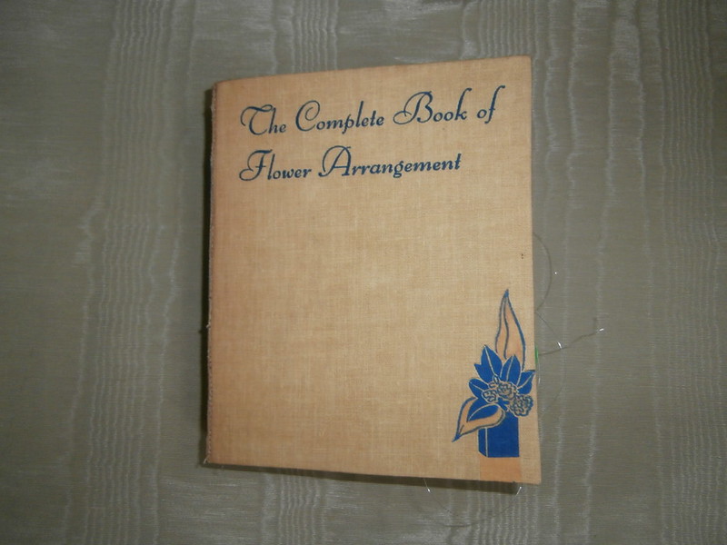 The Complete Book of Flower Arranging: front cover