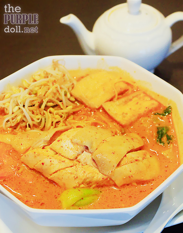 Hainanese Chicken Curry Noodles (P225 Solo; P368 Sharing)