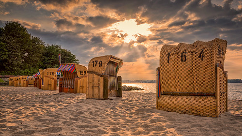 sunset sunlight seascape beach sunshine germany de deutschland outdoor sunrays kiel sunbeams schleswigholstein beachchair heikendorf balticcoast kielfjord