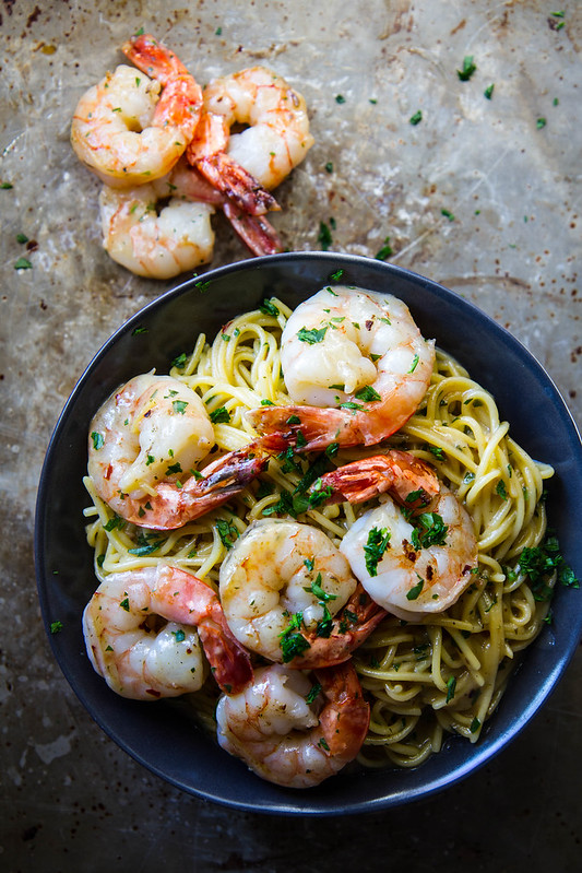 Healthy Gluten Free Shrimp Scampi l Homemade Recipes //homemaderecipes.com/healthy/24-homemade-shrimp-scampi-recipes