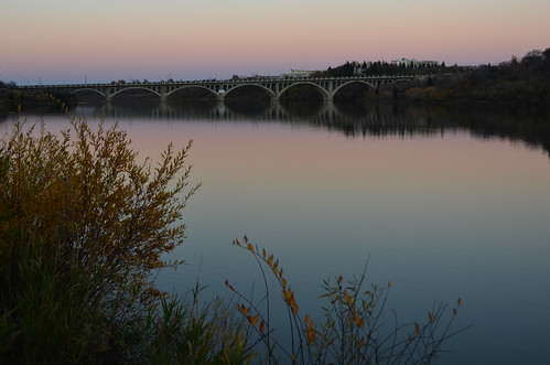 bridge autumn canada reflection river twilight october south saskatoon saskatchewan 2014 10月 カナダ 十月 神無月 kannazuki かんなづき themonthwhentherearenogods サスカチュワン州 平成26年 サスカトゥーン