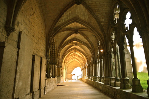 nikon lumière arches cathédrale tamron gothique 60 picardie noyon d600 oise cloitre 2470 ogives hautsdefrance