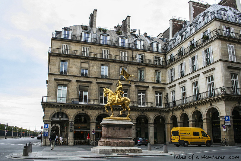PARIS - Place des Pyramides - Statue équestre de Jeanne d'Arc