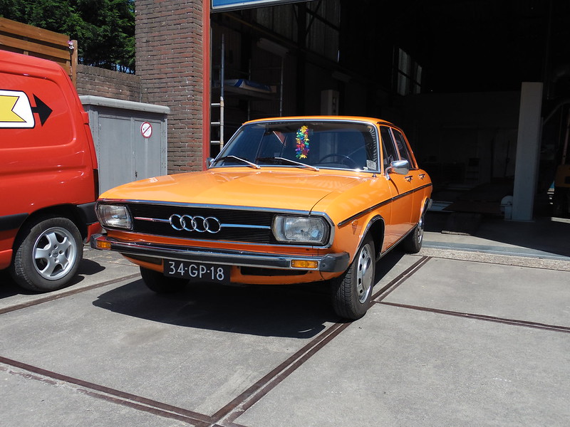Audi 100 (1975)
