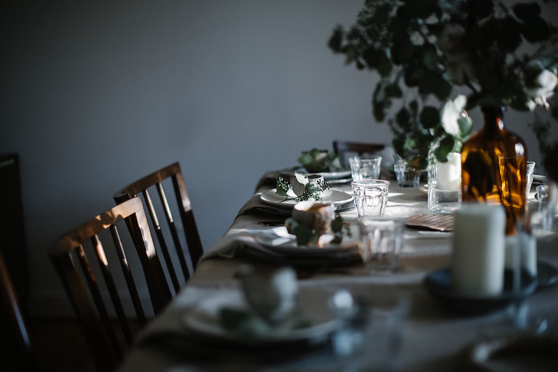 christmas gathering: setting the table