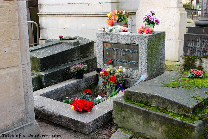 PARIS - Cimetière du Père-Lachaise - Tombe de Jim Morrison