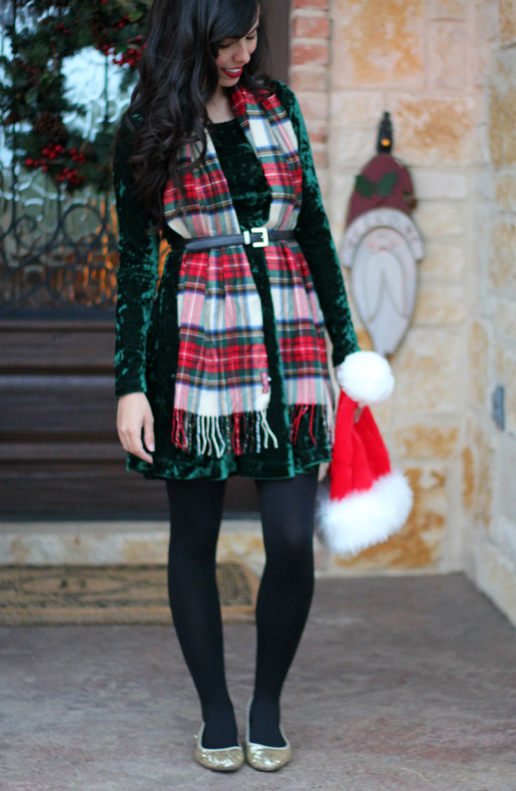 christmas holiday outfit ideas, green velvet dress, austin texas style blogger, austin fashion blogger, austin texas fashion blog