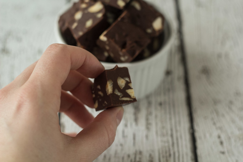 Chokolade fudge med nødder i mikroovn