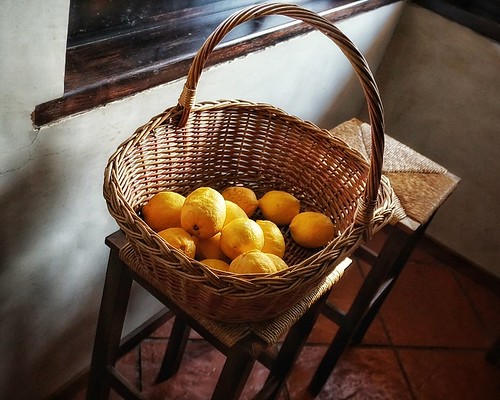 lemon fruit citrus yellow golden basket kitchen window light sunlight sunset stilllife nature naturemort