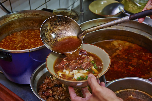 高雄牛肉麵推薦_高雄六合夜市_小王牛肉麵_台北牛肉麵節雙料冠軍 (1)