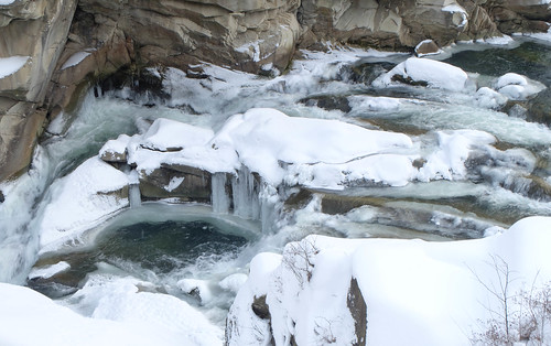 winter snow river waterfall rocks prut karpaty proboy