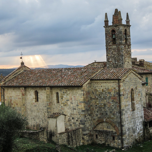 sunset italy church fort tuscany monteriggioni walledvillage santamariaassunta