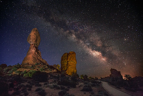 park nightphotography windows way timelapse long exposure anp arch arches national moab delicate milky balancedrock