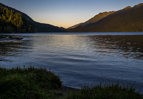 lakecrescent olympicnationalpark lake mountains sunset logcabinresort warmlight