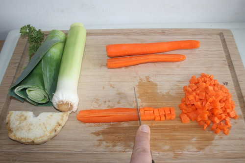 09 - Möhren würfeln / Dice carrot