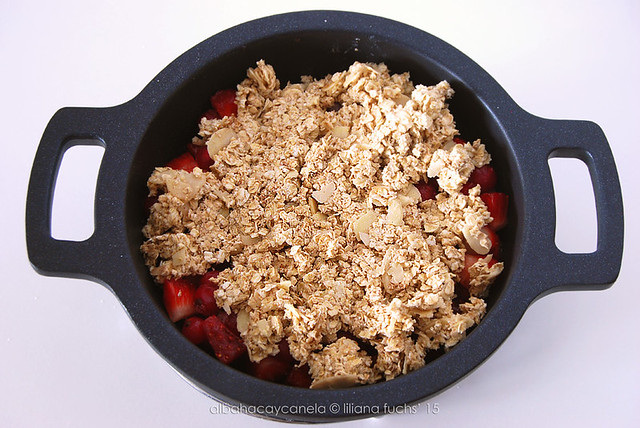 Red fruit oat crumble