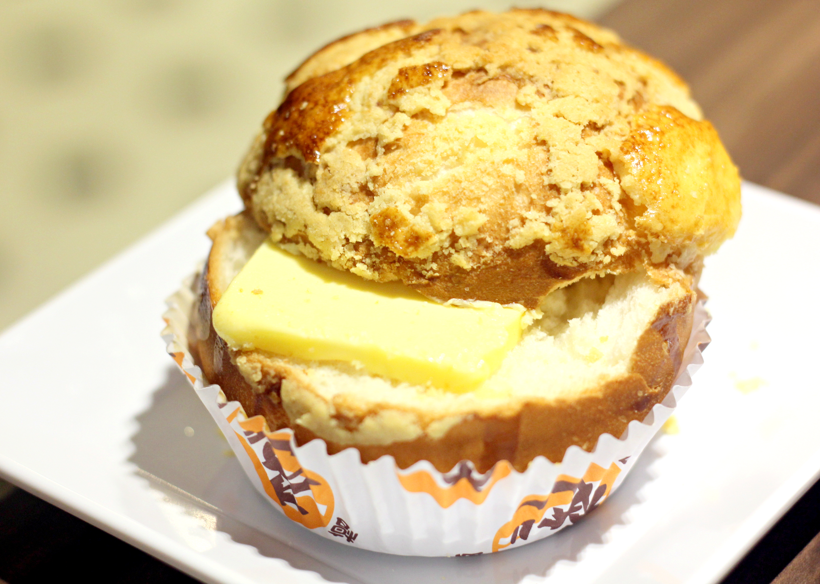 Honolulu Cafe: pineapple bun with butter