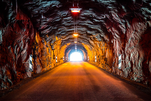road orange mountain dale tunnel norwegian veg lys vei stein fjell gamalt gammel sunnfjord tunell oldtunnel fjaler oransj daleisunnfjord nedlagt tunnelsyn biltunnel tunnellys norwegiantunnel