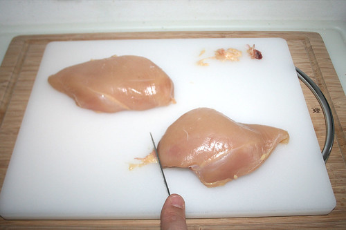 23 - Hähnchenbrust säubern / Clean chicken breast