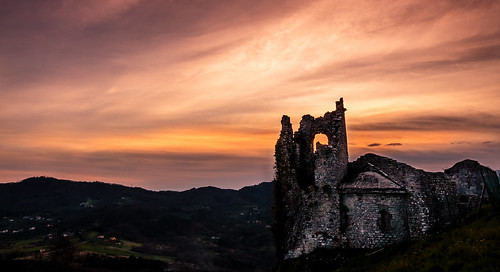 sunset italy orange sun church clouds canon landscape lowlight ruins italia wideangle lucca tuscany toscana sunsetlight canoneos autofocus 14mm castellaccio samyang aquilea 700d gothicline canon700d canoneos700d t5i samyang14mm flickrclickx canont5i