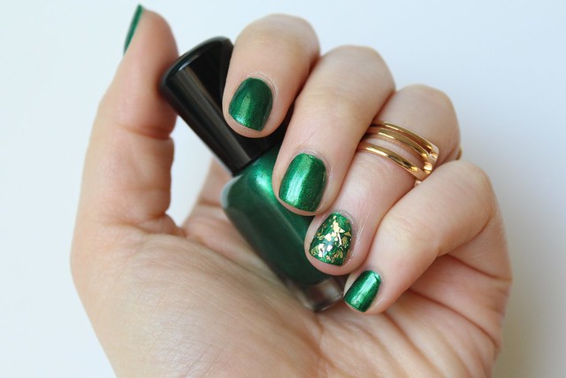 Green & Gold St. Patrick's Day Manicure | #LivingAfterMidnite