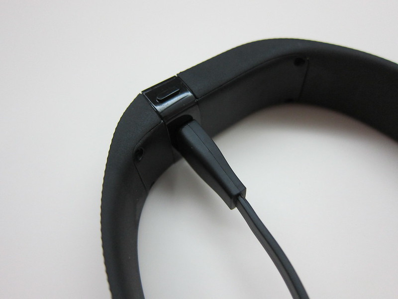 Fitbit Charge - Charging