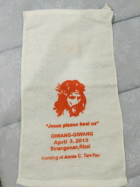 Giwang-giwang white towel 2015