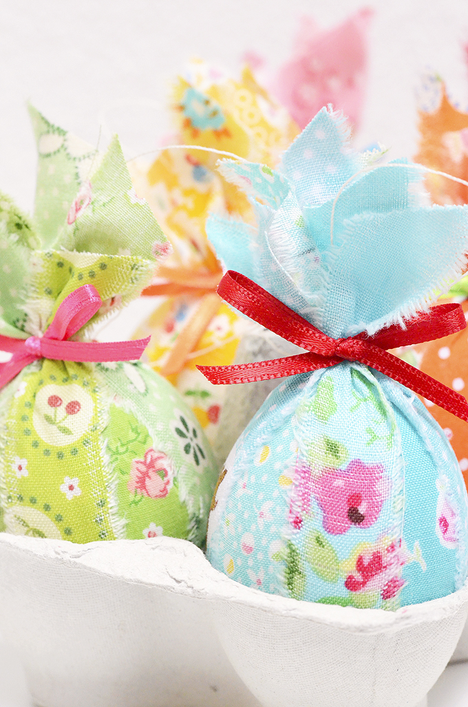 Ostereier Anhänger aus Stoff / Scrappy Fabric Easter Eggs