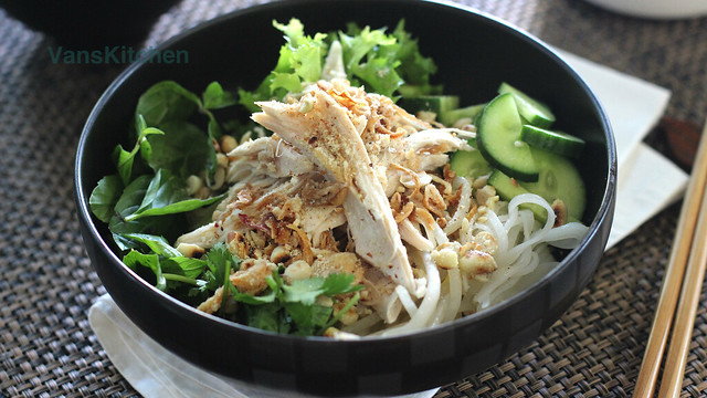 Phở trộn Hà Nội - Vietnamese chicken noodle salad