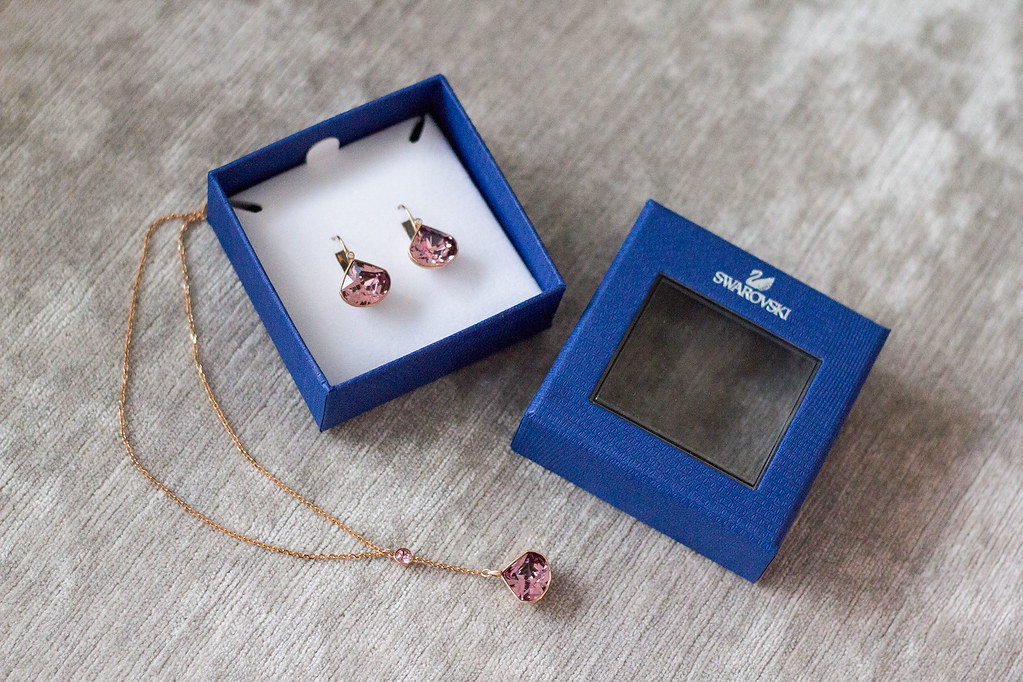 swarovski-rose-gold-pendant-necklace-earrings